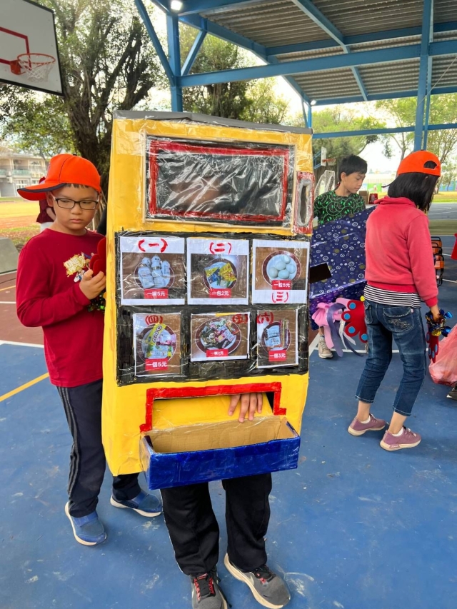 販賣機-「紙箱變裝大賽」人氣王投票