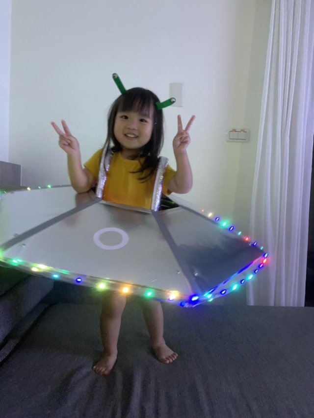 乘坐飛碟的外星小怪獸-「紙箱變裝大賽」人氣王投票