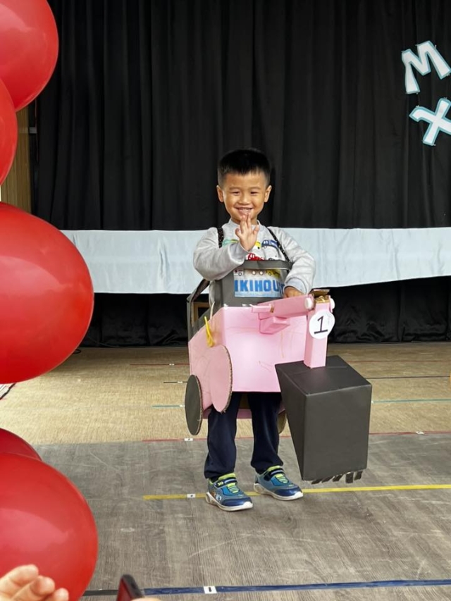 獨一無二～粉紅挖土機！-「紙箱變裝大賽」人氣王投票